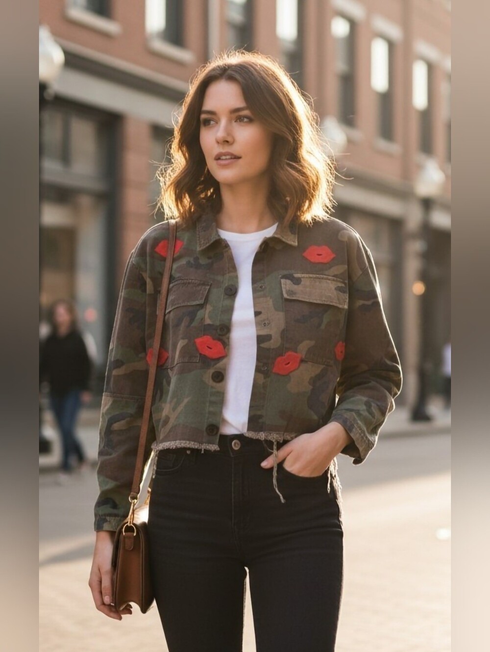 Unbranded Women's XL Cropped Camouflage Cargo Jacket Red Lip Embroidery Patches.